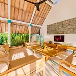 Villa Manhattan - Luxurious 4 Bdr Villa, Huge Pool