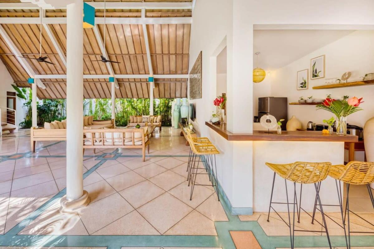 Manhattan - Luxurious 4 Bdr Villa, Huge Pool