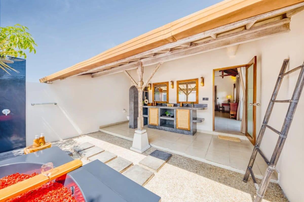 Manhattan - Luxurious 4 Bdr Villa, Huge Pool * Seminyak (Bali)