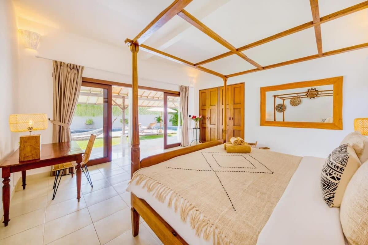 Manhattan - Luxurious 4 Bdr Villa, Huge Pool *