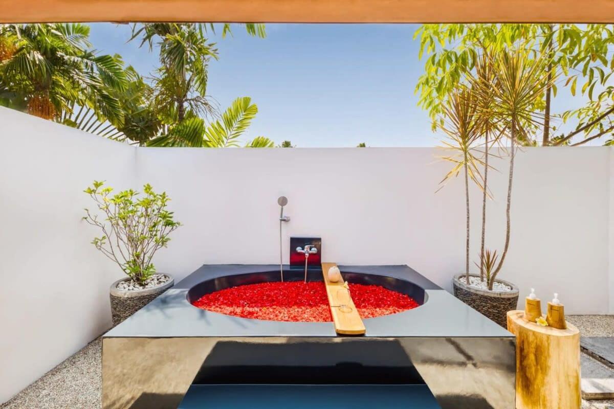 Manhattan - Luxurious 4 Bdr Villa, Huge Pool