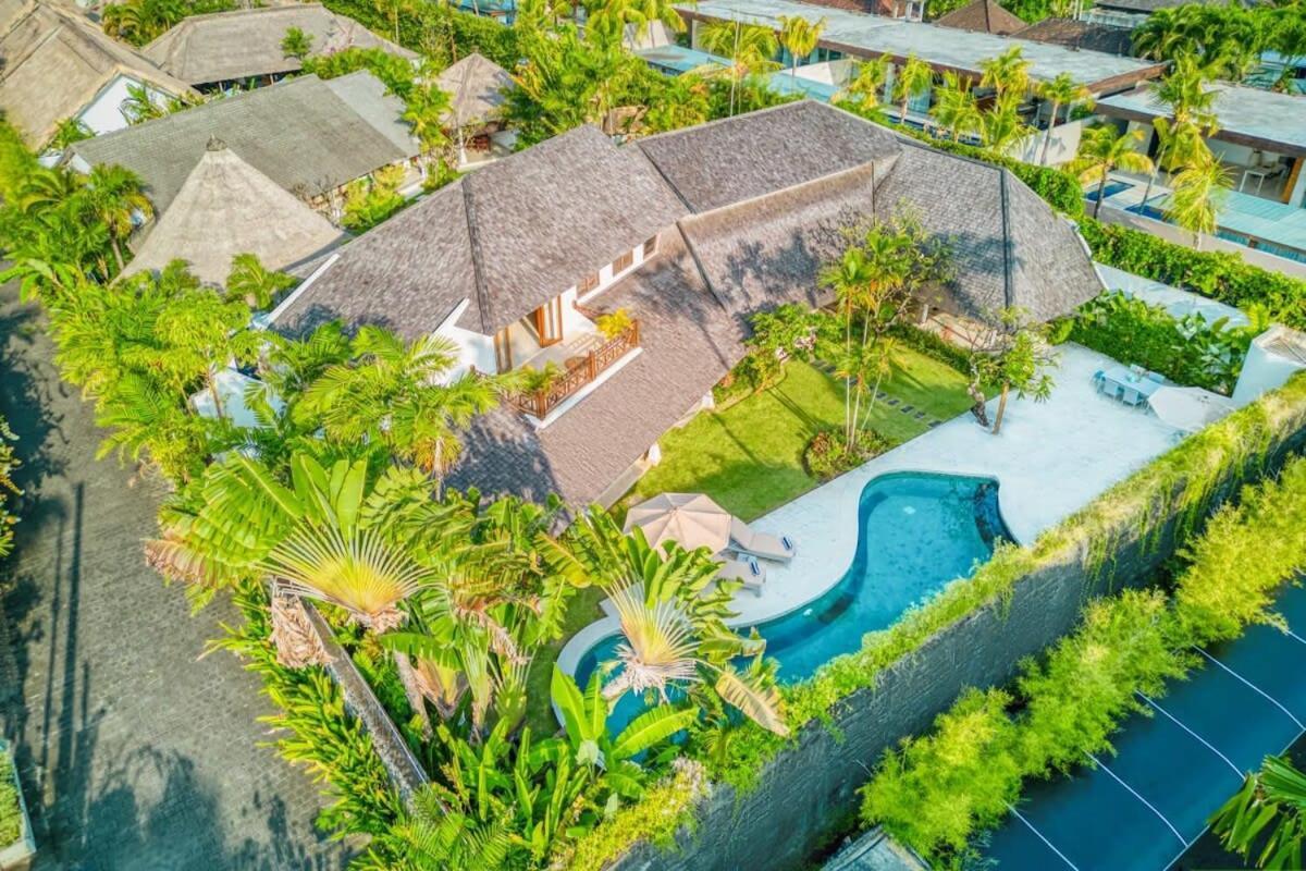 Manhattan - Luxurious 4 Bdr Villa, Huge Pool