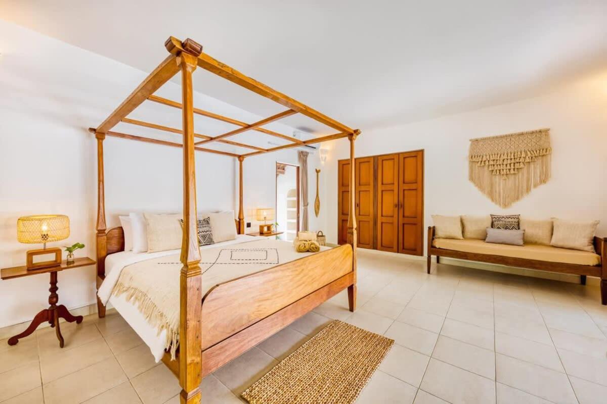 Manhattan - Luxurious 4 Bdr Villa, Huge Pool Villa *