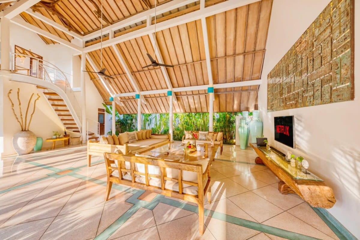 Manhattan - Luxurious 4 Bdr Villa, Huge Pool Villa