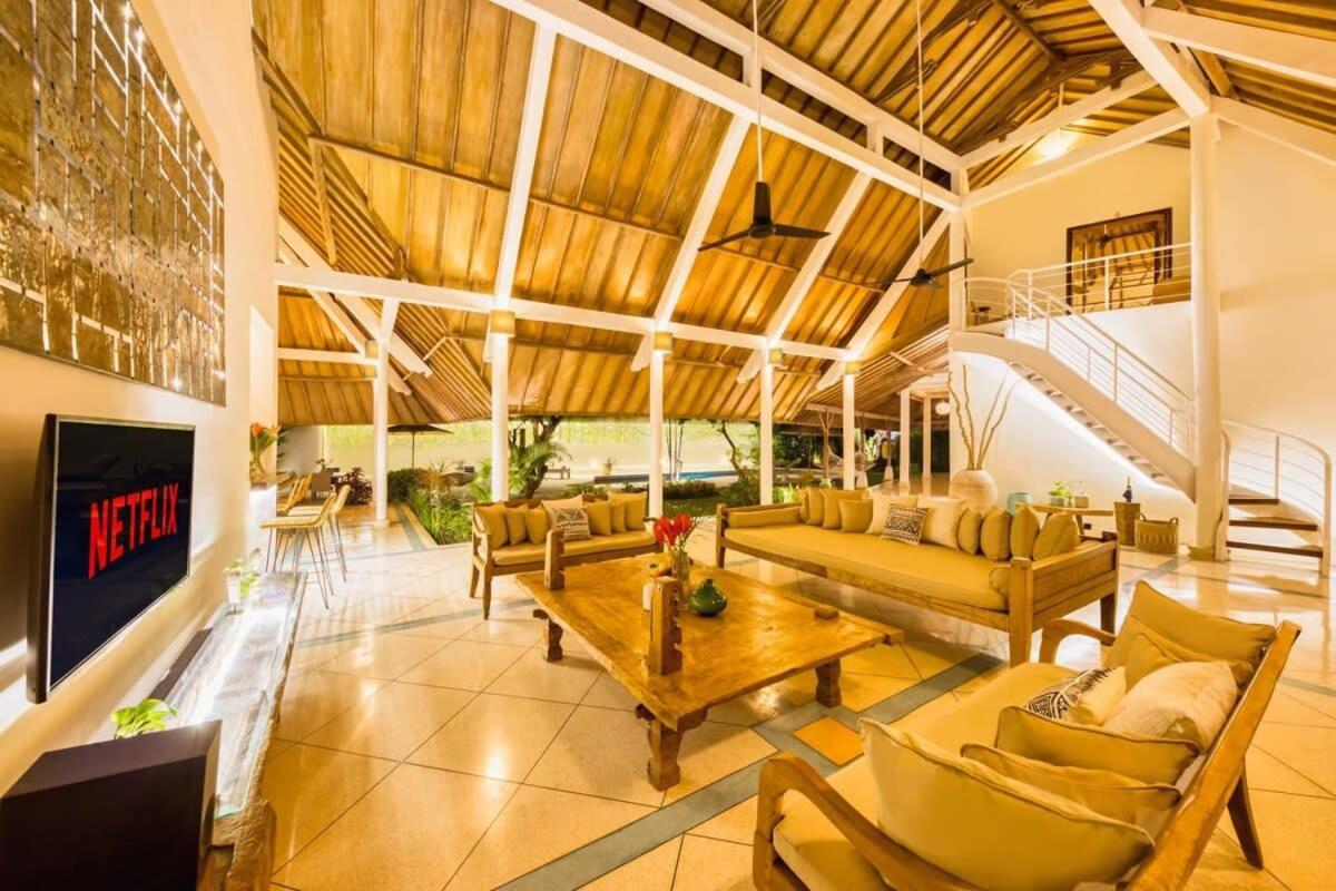Manhattan - Luxurious 4 Bdr Villa, Huge Pool Villa